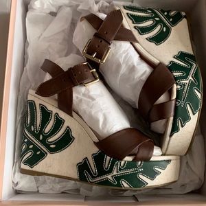 Palm leaf wedge sandals
